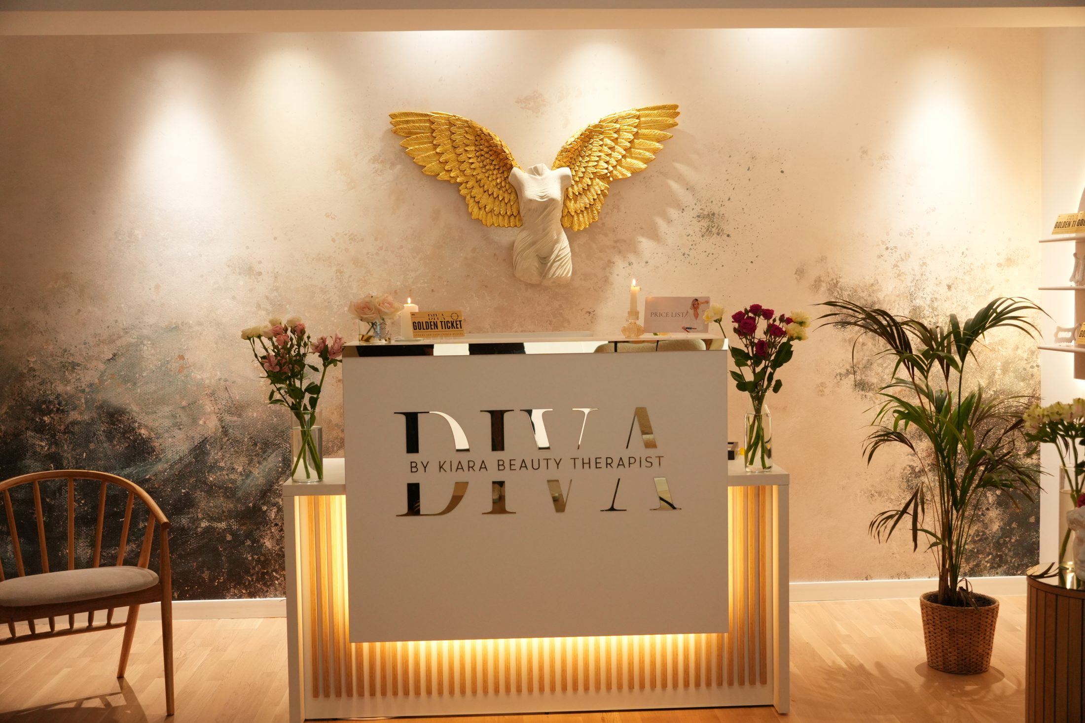 Recepția DIVA by Kiara cu aripile aurii